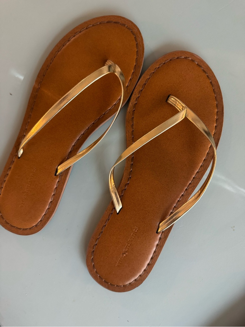 Vineyard Vines Women’s Tan Leather Sandals with Gold Straps Size 8 - Picture 1 of 4